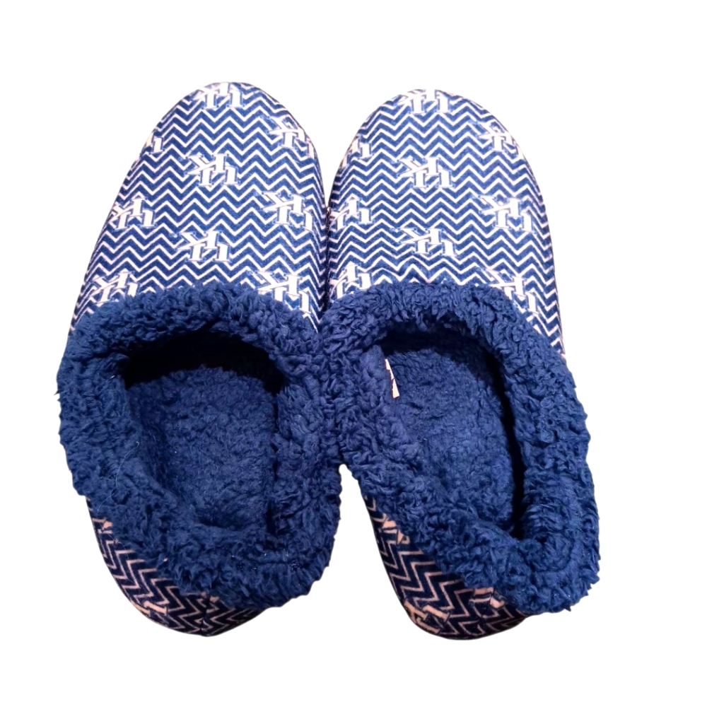 University Of Kentucky Women's Slippers EUC